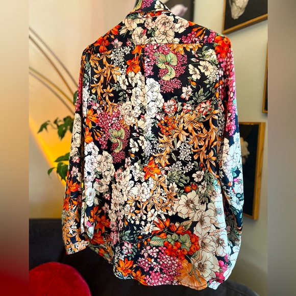 Mixed flower pattern button down women’s shirt. 
Size: N/A - Picture 6 of 6